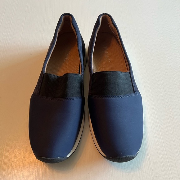 Vionic Cameo Slip On Walking Sneaker Women's 9 - Picture 2 of 9